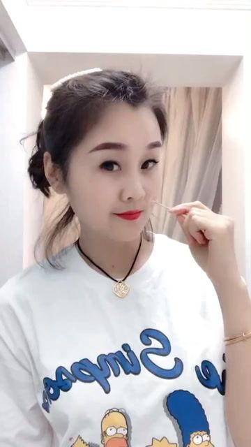 是谁爆料酒窝小姐姐视频,网友热议其美貌与魅力  第1张